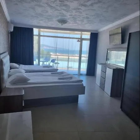 Gallery Deluxe Apartment *